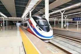 这条铁路“跑”出多少变化 英国小哥中老铁路初体验“大国速度”视频封面