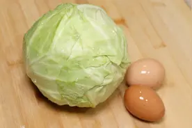 1个包菜，2个鸡蛋，简单一做，鲜脆爽口，一周吃5次都不腻，香