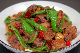 湖南辣椒炒肉为什么那么好吃？辣椒哪个部位最辣？湘菜小炒肉做法视频封面