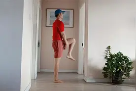 全身只有肚子大，试试胯下击掌30天，减掉多余内脏脂肪，平坦腹部