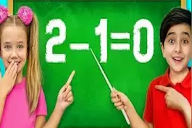 外国小女孩和朋友们讲述校园欺凌的故事，小女孩也想要好看的衣服视频封面