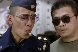 陈小春成为社团老大，掀桌子比乌鸦哥更嚣张，香港黑帮片