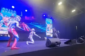 搞怪翻拍，低成本制作奥特曼打怪兽场景，奥特曼被怪兽打败了视频封面