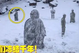 考古学家在南极发现这毛骨悚然的生物冻结在冰中，它们并非人类！视频封面