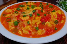 年薪50万的大厨教我西红柿炒蛋，这做法简直太香了，好吃又好看视频封面