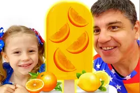 萌娃趣味故事：娜斯佳和爸爸在家里准备美味的冰棍视频封面