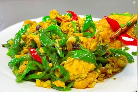 青椒炒鸡蛋好吃有诀窍，学会这个家常做法，你别说味道真的不一般视频封面
