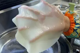 免洗凉皮怎么做才筋道不断裂，只要掌握好详细比例，10分钟吃嘴里