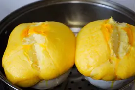 面粉别蒸馒头了，5个鸡蛋一碗面，教你在家蒸面包，比买的还好吃