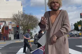 洛杉矶流浪汉：从垃圾箱获得自助大餐，讨厌TikTok，信仰星条旗