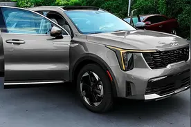 起亚终于憋不住了，全新索兰托重磅登场，18万起！配2.0T+8AT视频封面