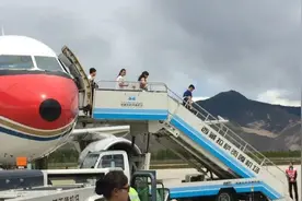 我曾领导拉萨空指军航办，给军人休假、家属来队带来极大方便视频封面