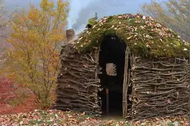 牛人无惧深山猛兽，独居危险地带30天，用树枝和黏土打造最牛豪宅