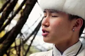 催泪！25岁乌达木演唱《梦中的额吉》，又一次诠释了对母亲的思念视频封面
