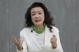 张兰晒证据实锤大S婚内出轨，未与汪小菲离婚，就已与具俊晔登记视频封面