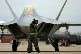 美国F22近距离曝光，先进科幻，不得不佩服！视频封面