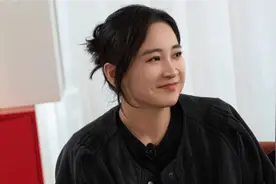 贾玲私下工作状态首曝光，修改预告片重组逻辑，思路清晰好干练