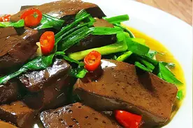 猪血好吃必须这样炒，方法简单，色香味俱全，男人要多吃视频封面