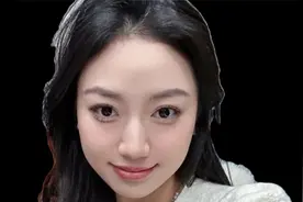 鼻长高隆，鼻梁起节，个性稍显强势，特别是在感情中