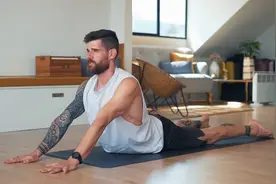看东欧帅哥如何塑造完美身材视频封面