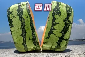 正方形西瓜与爱心形状的西瓜