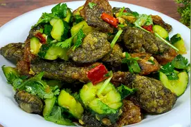 皮蛋这样做太香了，教你神仙做法，香辣爽脆，营养又美味