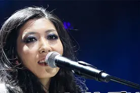 最不该爆火的歌，曲婉婷母亲逼害566个家庭，女儿却被誉为才女！视频封面