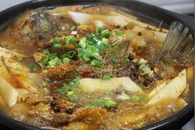 外面吃168块一份的烤鱼，教你在家做，出锅太香了吃撑都不想停嘴