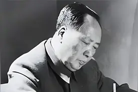 一年查处上万贪官，42人被判死刑，毛主席的反贪运动结局如何？视频封面