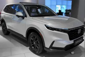 13.2万起售！车长近4.8米，配2.0升混动+四驱，2025款本田CRV亮相视频封面