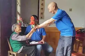 时隔73年，109岁抗战女兵终于见到丈夫，老人一眼认出泪流满面！视频封面