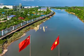 广西防城港市东兴市北仑河（中国和越南边境东段上的界河）