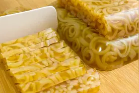 为啥自己做的皮冻软趴趴，不劲道，大妈教你一招，比买的还好吃视频封面