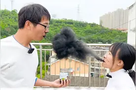 椰壳粉憋笑挑战，不建议大家尝试，会笑到肚子疼！视频封面