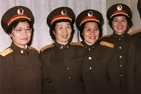 1988年建国后第二次授衔时，5位女少将的珍贵合影，她们都是谁？视频封面