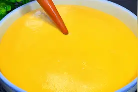 1斤面粉4颗鸡蛋，教你从没吃过的做法，比油条简单，比馅饼好吃