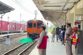 老泰铁路试运行：泰国开通老挝跨国列车，通过中老铁路连接中国视频封面