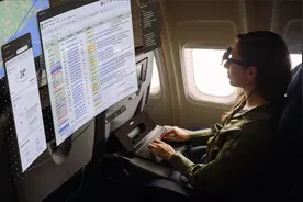 没物理屏幕的笔记本电脑，与AR眼镜配套使用，可体验100英寸大屏