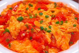 一位70岁老厨师教我西红柿炒鸡蛋新做法，你别说味道还真的不一般