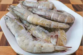 冷冻大虾，牢记不要直接加水煮，教你一招，虾肉鲜嫩不腥营养美味