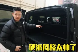 阿贵刚提车马上开始改装，安装后备箱置物架，带狗狗坐新车去兜风视频封面