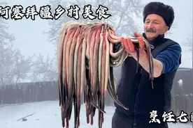 阿塞拜疆乡村美食，在冰天雪地户外烹饪七鳃鳗，家人尽享美味午餐