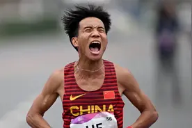 身败名裂！北京半马严惩冠军何杰，取消4人成绩奖金+2合作方资格视频封面