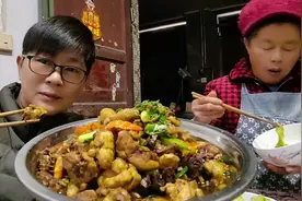 九九半只三黄鸡炒丑辣椒，家乡祖辈原味的炒法，我和妈都爱了