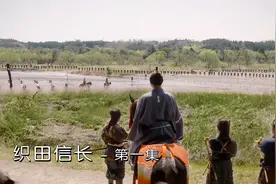 为何要装出一副傻瓜的样子，因为这样就可以看清人心。