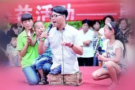 山东无腿小伙娶河南美女，生下一儿一女，网友质疑：是亲生的吗？