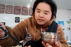 苗大姐上医院，看看医院的12元自助餐，随便吃完下地干活视频封面