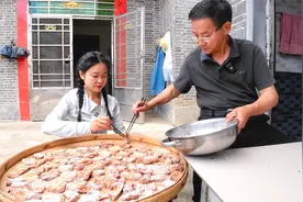 江西人夏天爱晒肉，爸爸一次做5斤，外焦里嫩，大块肉吃起来过瘾