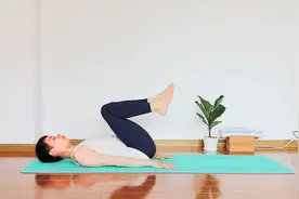 肚子大的像怀孕，每天躺着练两个动作，瘦肚子效果比跑步还好