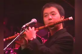 1994香港红磡演唱会，何勇弹唱，何父三弦，窦唯抚笛，摇滚巅峰！视频封面